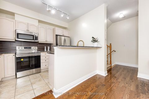 Photo 15 at 52 - 8 Brighton Place, Yorkhill, Vaughan