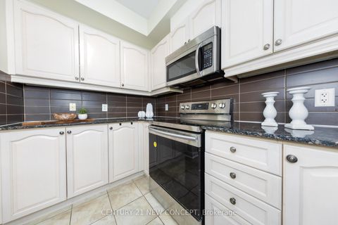 Photo 18 at 52 - 8 Brighton Place, Yorkhill, Vaughan