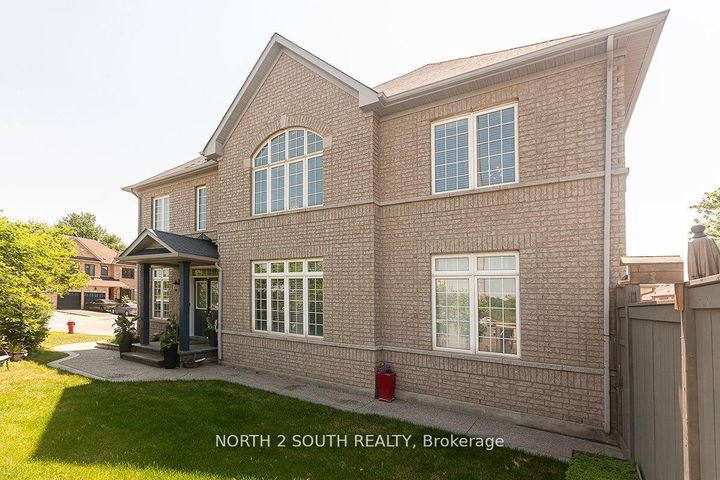 Photo 7 at 2 Yellow Avens Boulevard, Wellington, Brampton