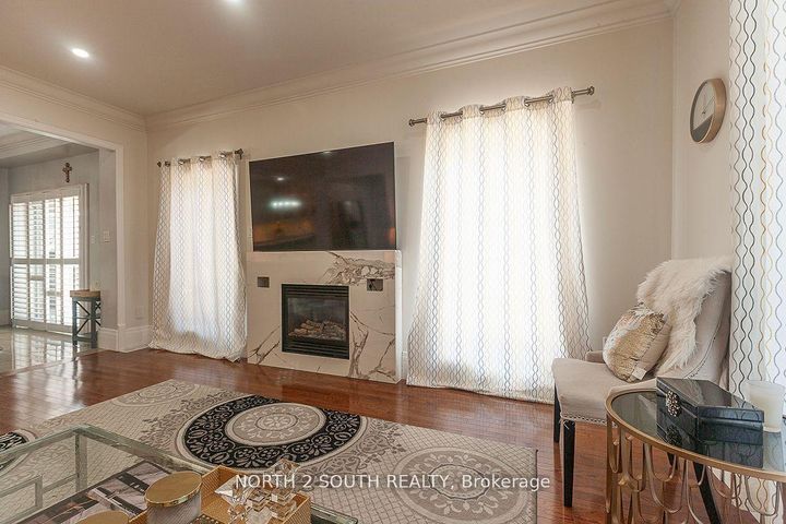 Photo 12 at 2 Yellow Avens Boulevard, Wellington, Brampton