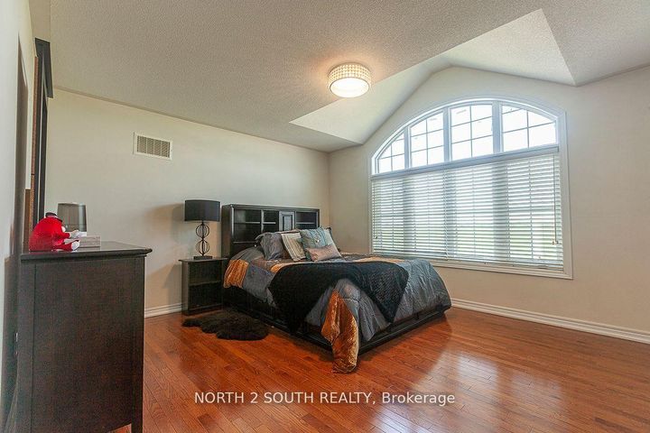 Photo 26 at 2 Yellow Avens Boulevard, Wellington, Brampton