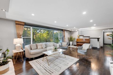 Photo 6 at 23 Burnview Crescent, Woburn, Toronto