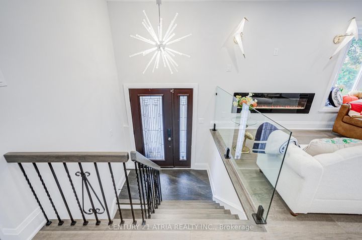 Photo 4 at 33 Sir Brandiles Place, Markham Village, Markham