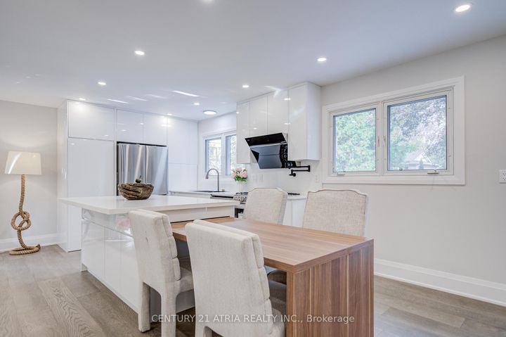 Photo 6 at 33 Sir Brandiles Place, Markham Village, Markham