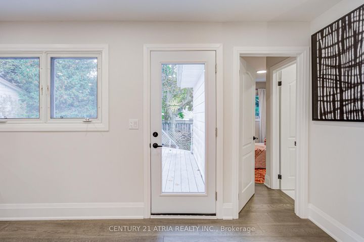 Photo 15 at 33 Sir Brandiles Place, Markham Village, Markham