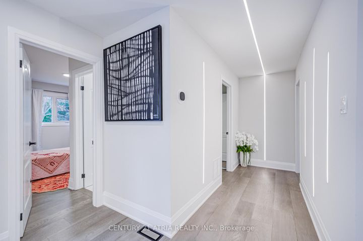 Photo 16 at 33 Sir Brandiles Place, Markham Village, Markham