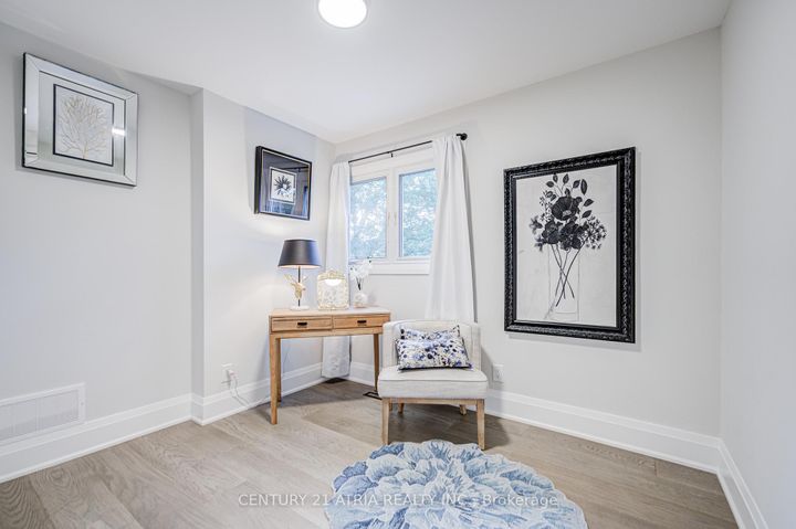 Photo 20 at 33 Sir Brandiles Place, Markham Village, Markham