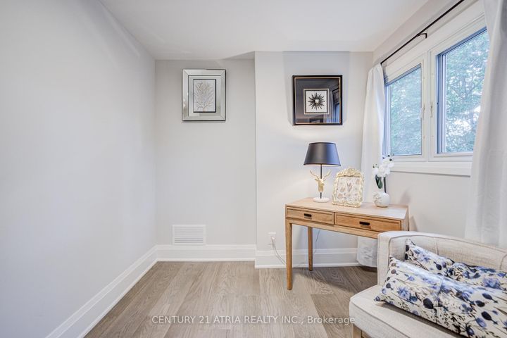 Photo 21 at 33 Sir Brandiles Place, Markham Village, Markham