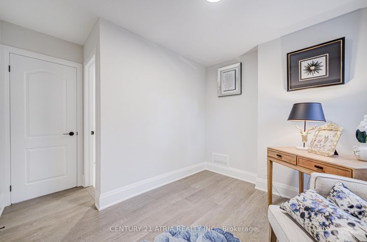 Photo 22 at 33 Sir Brandiles Place, Markham Village, Markham