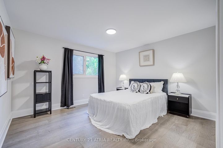 Photo 23 at 33 Sir Brandiles Place, Markham Village, Markham