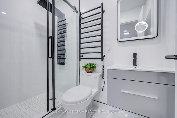 Photo 26 at 33 Sir Brandiles Place, Markham Village, Markham