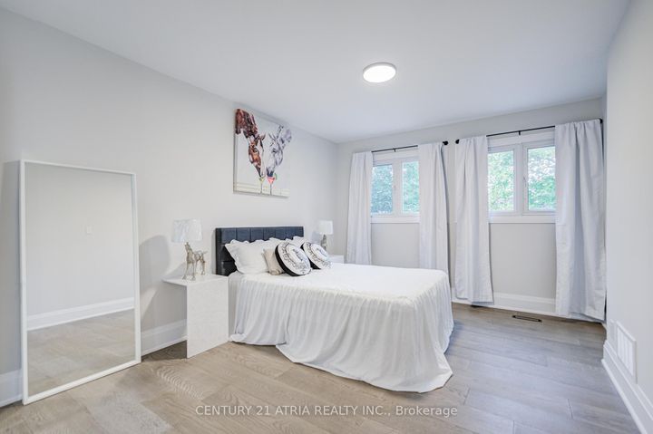 Photo 27 at 33 Sir Brandiles Place, Markham Village, Markham