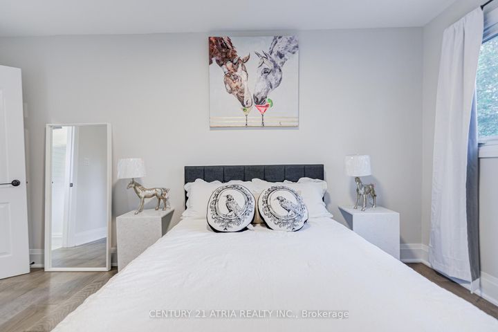 Photo 28 at 33 Sir Brandiles Place, Markham Village, Markham