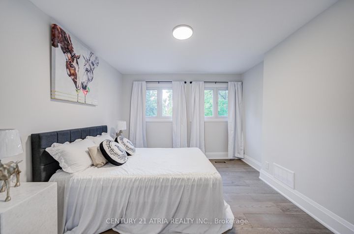 Photo 29 at 33 Sir Brandiles Place, Markham Village, Markham