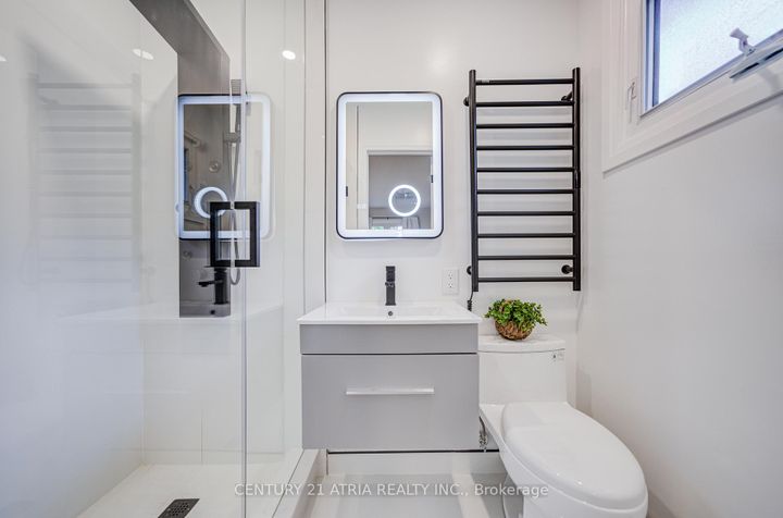 Photo 30 at 33 Sir Brandiles Place, Markham Village, Markham