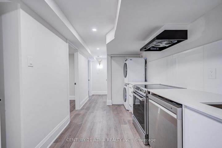 Photo 34 at 33 Sir Brandiles Place, Markham Village, Markham