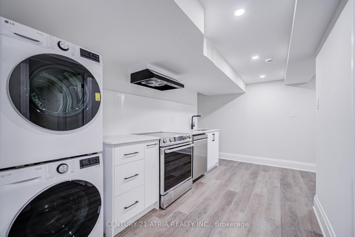 Photo 35 at 33 Sir Brandiles Place, Markham Village, Markham