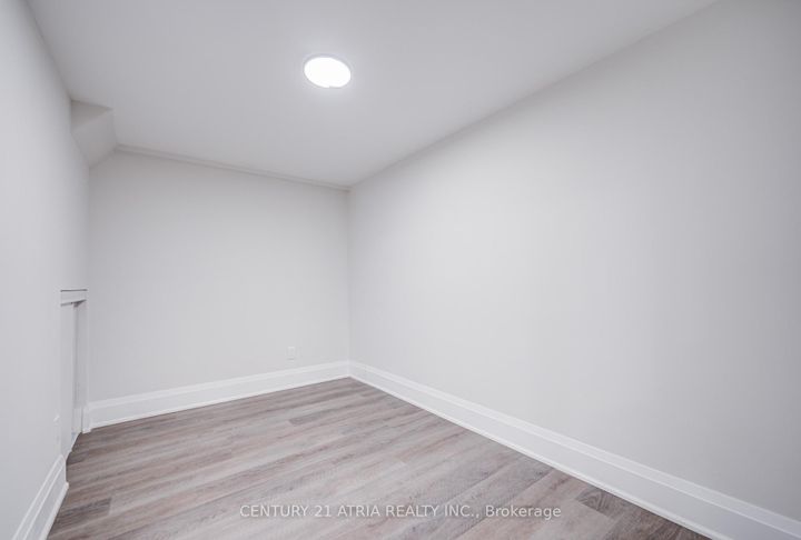 Photo 36 at 33 Sir Brandiles Place, Markham Village, Markham