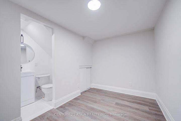 Photo 37 at 33 Sir Brandiles Place, Markham Village, Markham