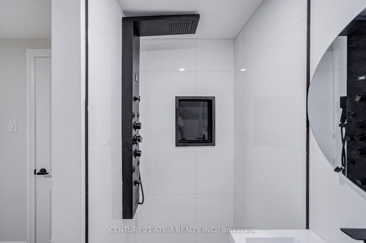 Photo 38 at 33 Sir Brandiles Place, Markham Village, Markham