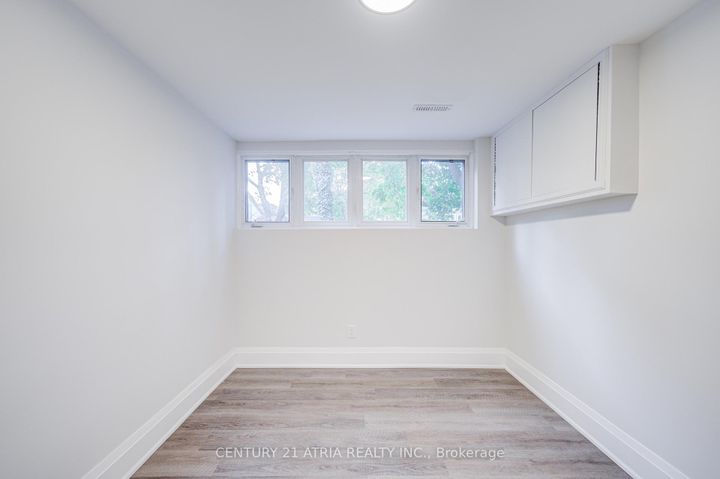 Photo 39 at 33 Sir Brandiles Place, Markham Village, Markham