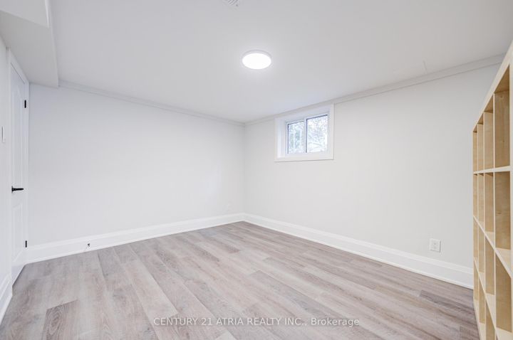 Photo 42 at 33 Sir Brandiles Place, Markham Village, Markham