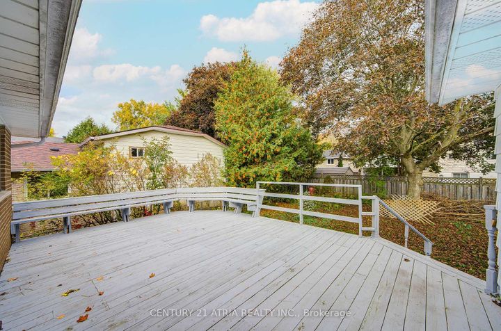 Photo 47 at 33 Sir Brandiles Place, Markham Village, Markham