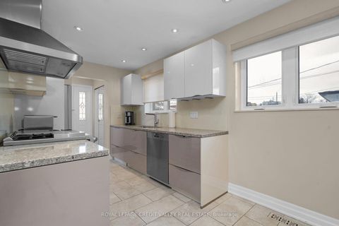 Photo 11 at 5 Faulkner Crescent, Humbermede, Toronto