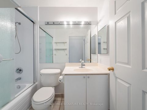 Photo 11 at 102 - 5 Emerald Lane, Yorkhill, Vaughan