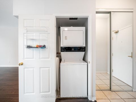 Photo 13 at 102 - 5 Emerald Lane, Yorkhill, Vaughan