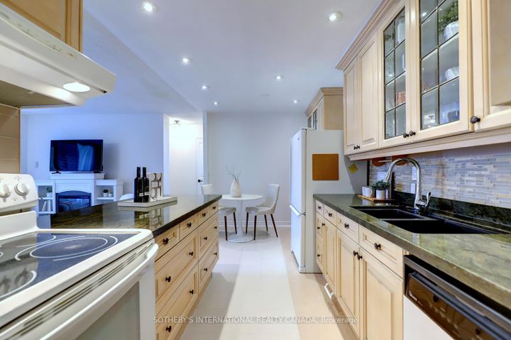 Photo 10 at 104 - 1515 Lakeshore Road E, Lakeview, Mississauga