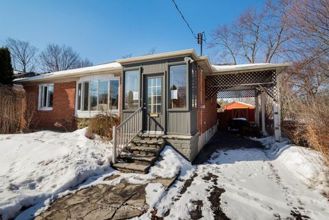Photo 2 at 52 Altamont Road, Newtonbrook West, Toronto