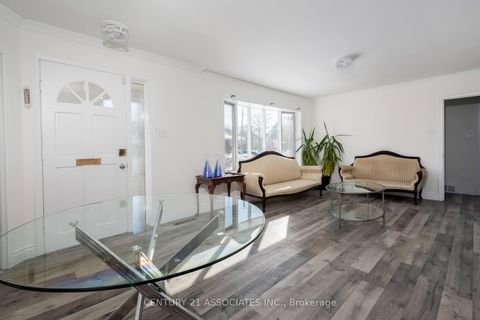 Photo 5 at 52 Altamont Road, Newtonbrook West, Toronto