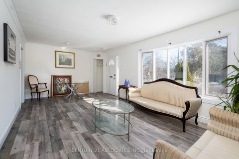 Photo 9 at 52 Altamont Road, Newtonbrook West, Toronto