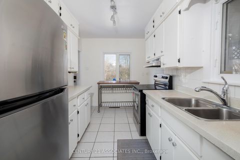 Photo 10 at 52 Altamont Road, Newtonbrook West, Toronto