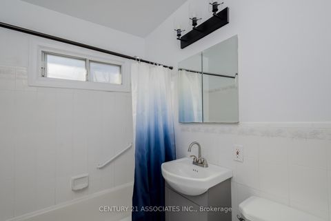 Photo 15 at 52 Altamont Road, Newtonbrook West, Toronto