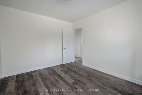 Photo 17 at 52 Altamont Road, Newtonbrook West, Toronto