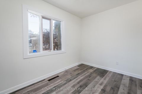Photo 18 at 52 Altamont Road, Newtonbrook West, Toronto