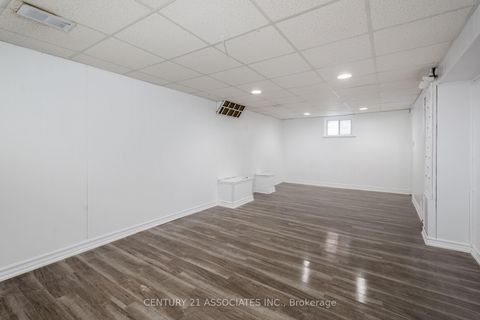 Photo 21 at 52 Altamont Road, Newtonbrook West, Toronto