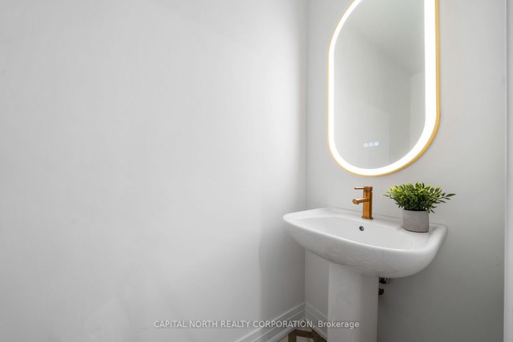 Photo 3 at 4B McCachen Street, Oak Ridges, Richmond Hill