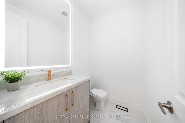 Photo 6 at 4B McCachen Street, Oak Ridges, Richmond Hill