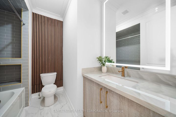 Photo 30 at 4B McCachen Street, Oak Ridges, Richmond Hill