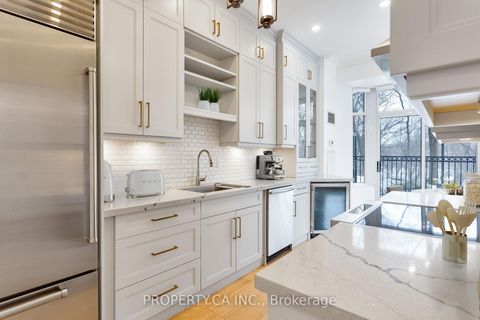 Photo 5 at 105 - 2 Aberfoyle Crescent, City Centre West, Toronto