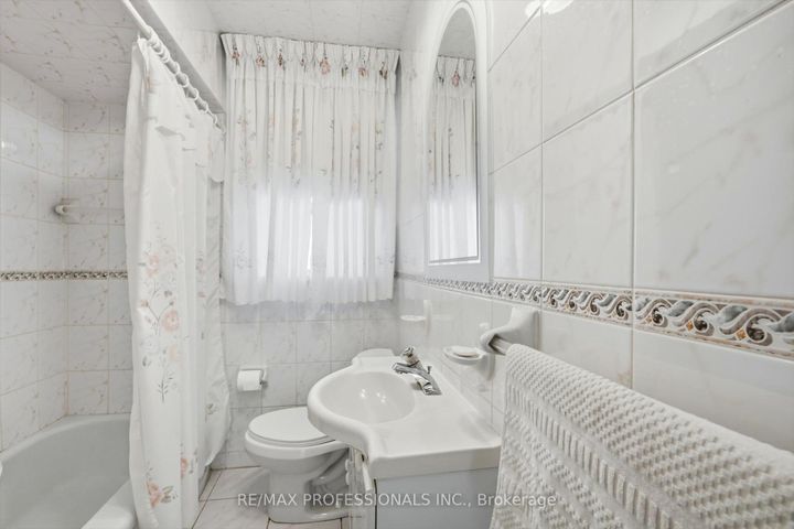 Photo 9 at 54 Culnan Avenue, City Centre West, Toronto