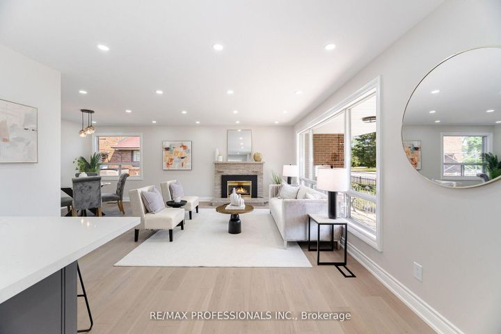 Photo 4 at 718 Royal York Road, Queensway, Toronto