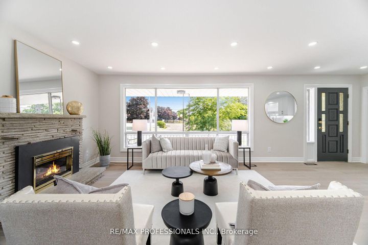 Photo 6 at 718 Royal York Road, Queensway, Toronto