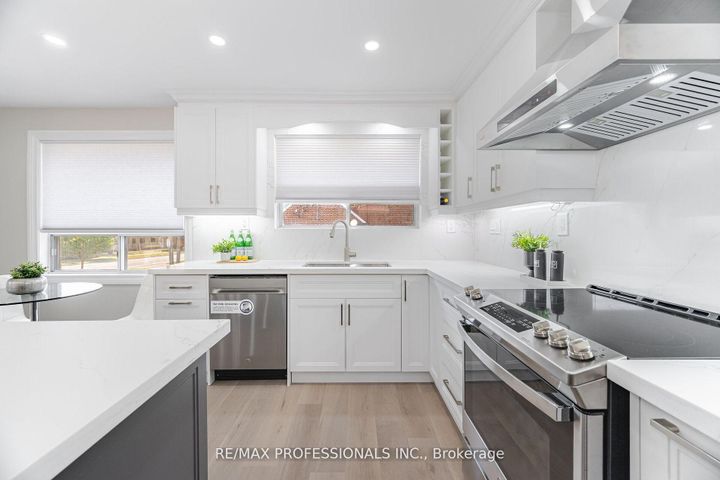 Photo 16 at 718 Royal York Road, Queensway, Toronto