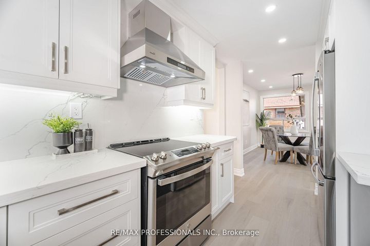 Photo 18 at 718 Royal York Road, Queensway, Toronto