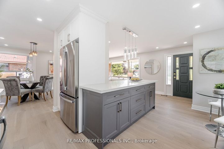 Photo 19 at 718 Royal York Road, Queensway, Toronto