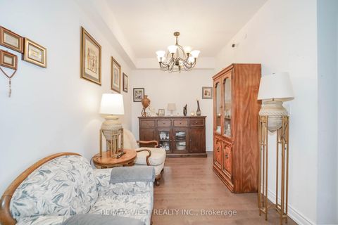 Photo 5 at 201A - 9608 Yonge Street, North Richvale, Richmond Hill